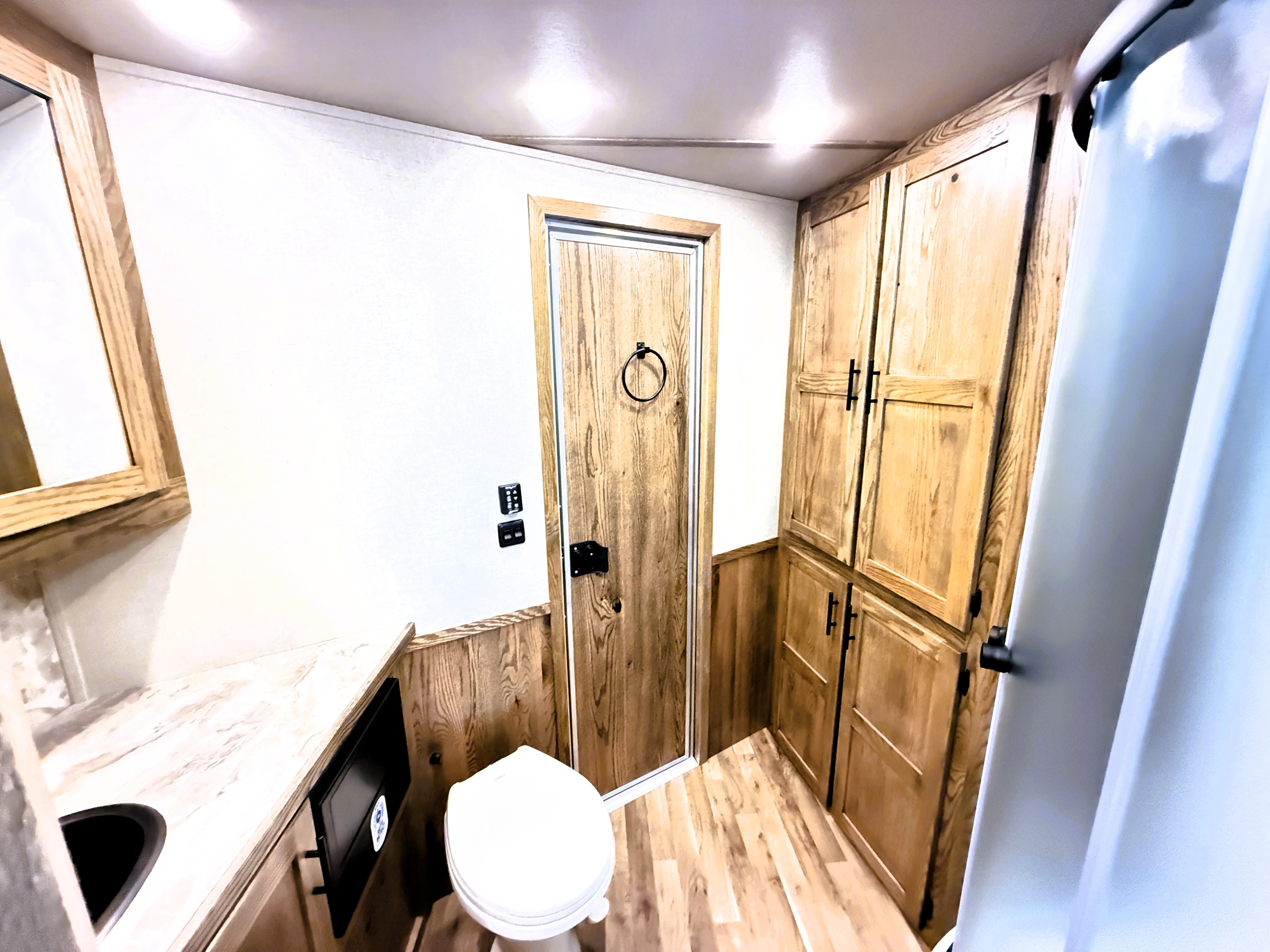 2027 Lakota CH8611RKT Living Quarters