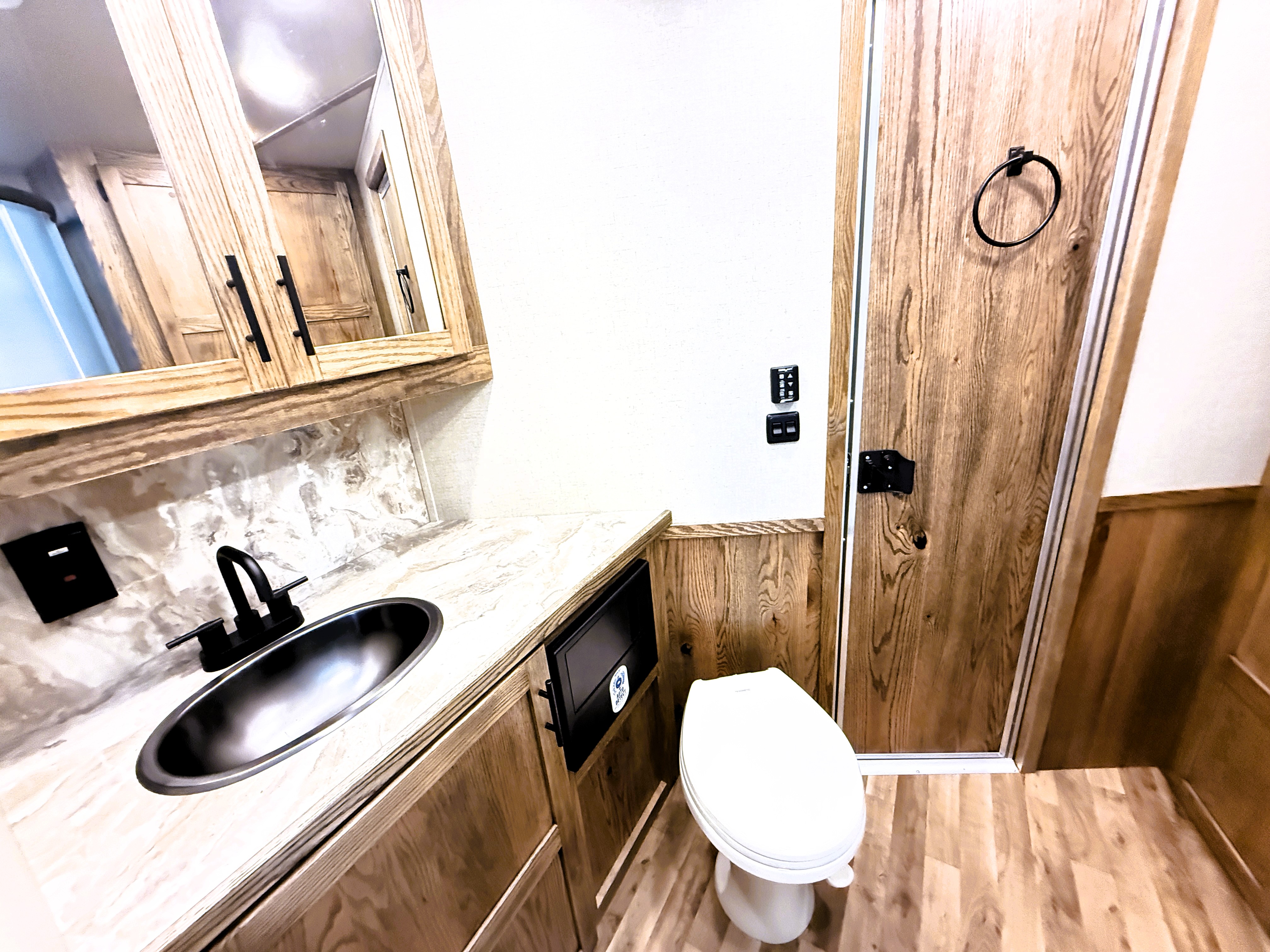 2027 Lakota CH8611RKT Living Quarters