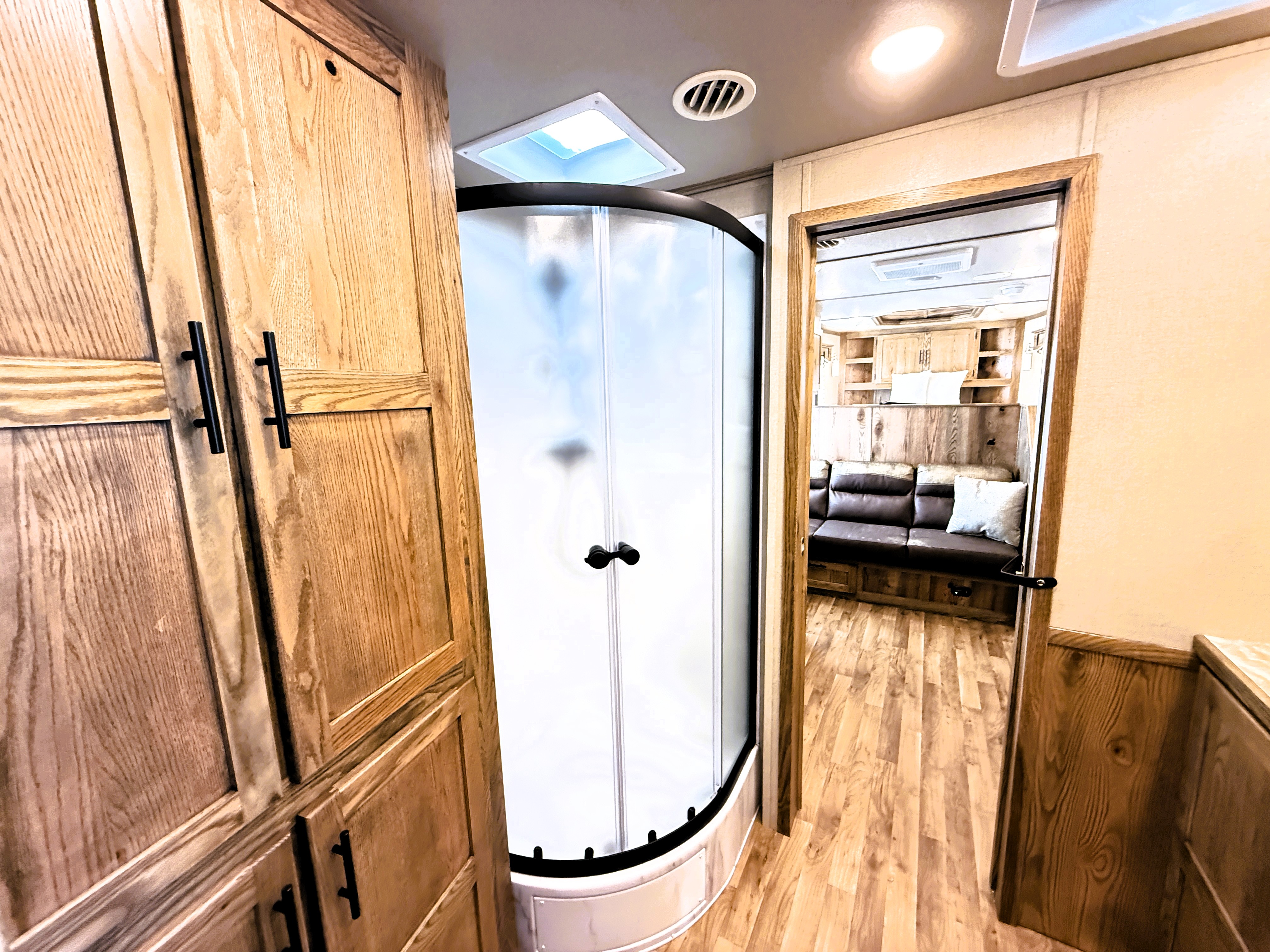 2027 Lakota CH8611RKT Living Quarters