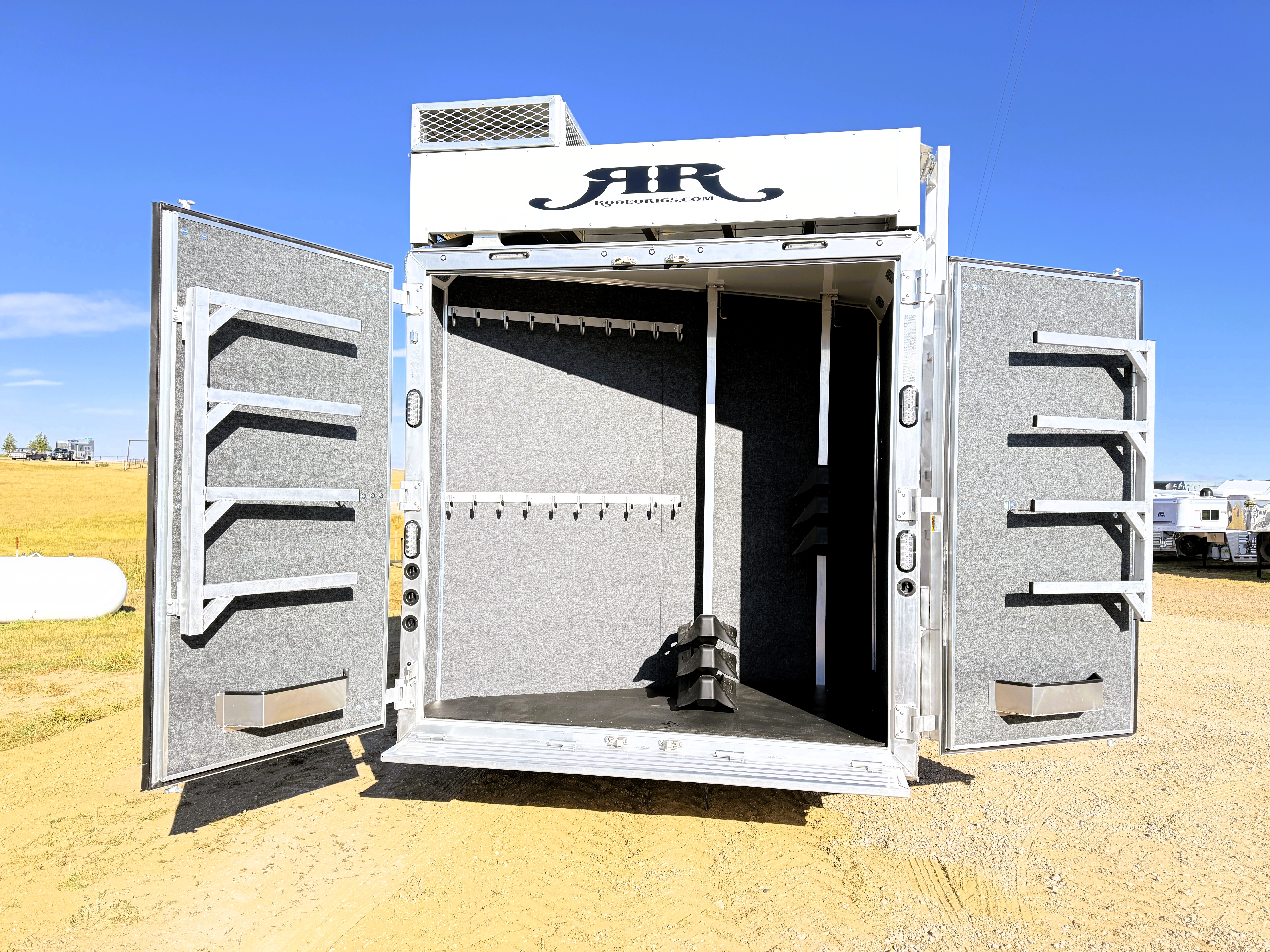 2027 Lakota CH8611RKT Living Quarters
