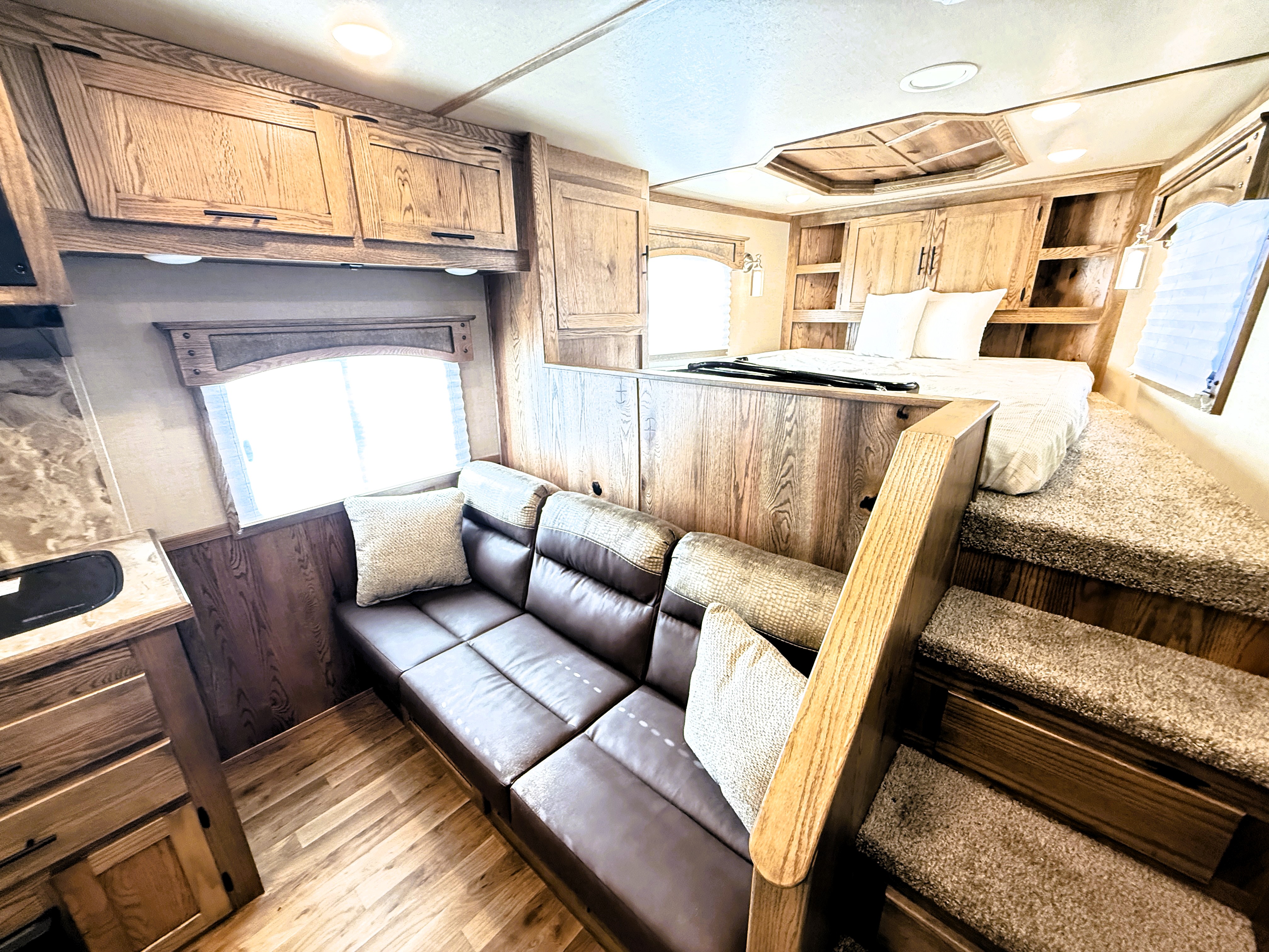 2027 Lakota CH8611RKT Living Quarters