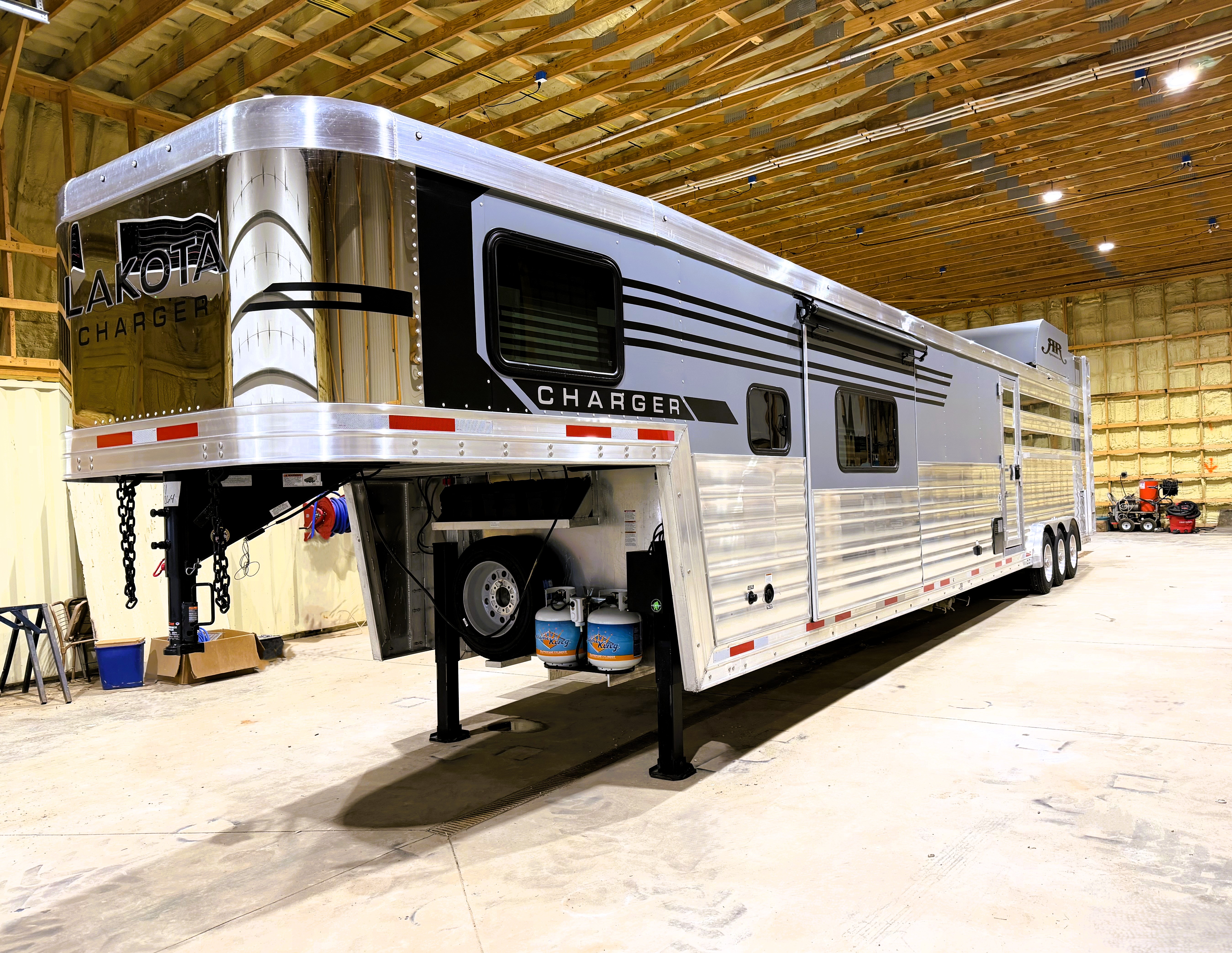 2027 Lakota CHL81813TSRT Living Quarters