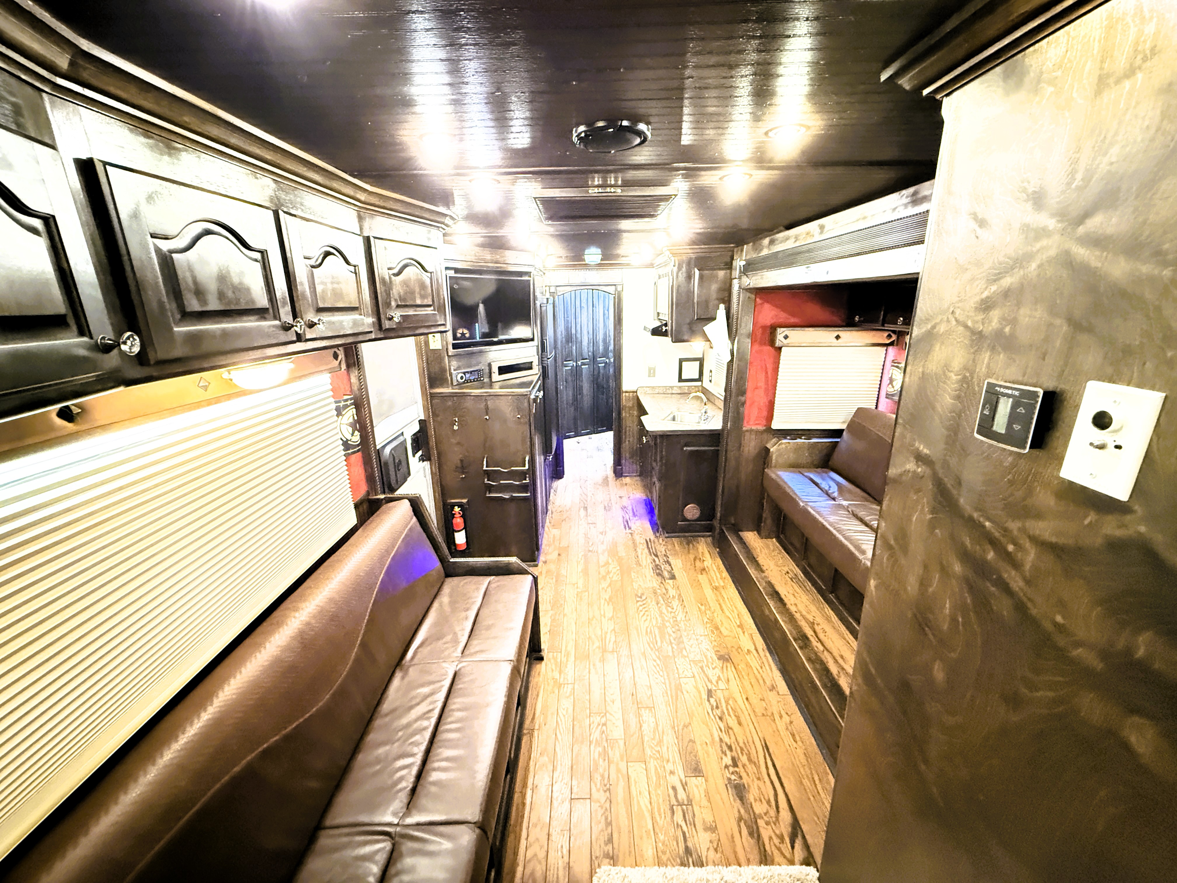 2006 Platinum 4HLQ Living Quarters
