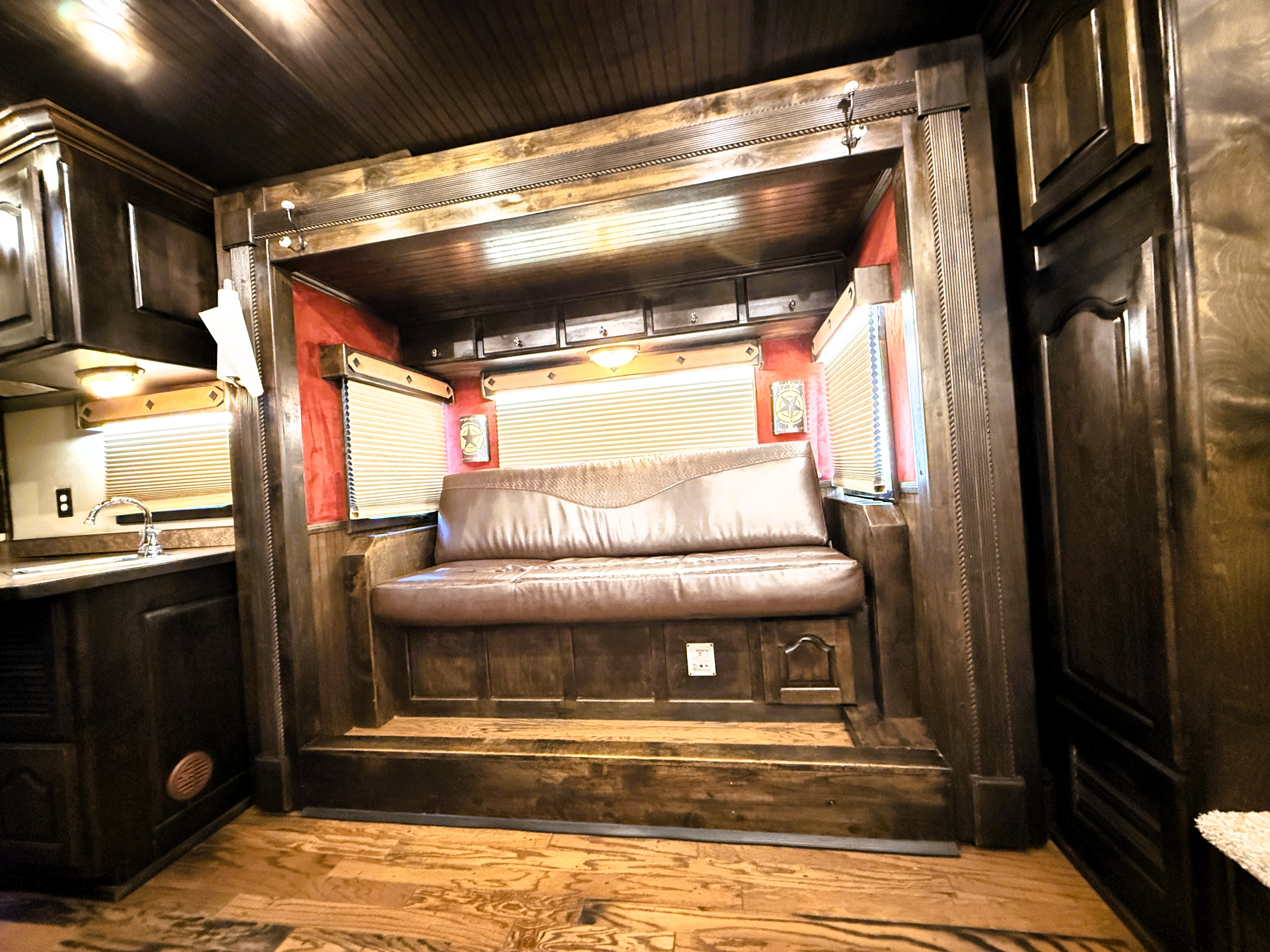 2006 Platinum 4HLQ Living Quarters