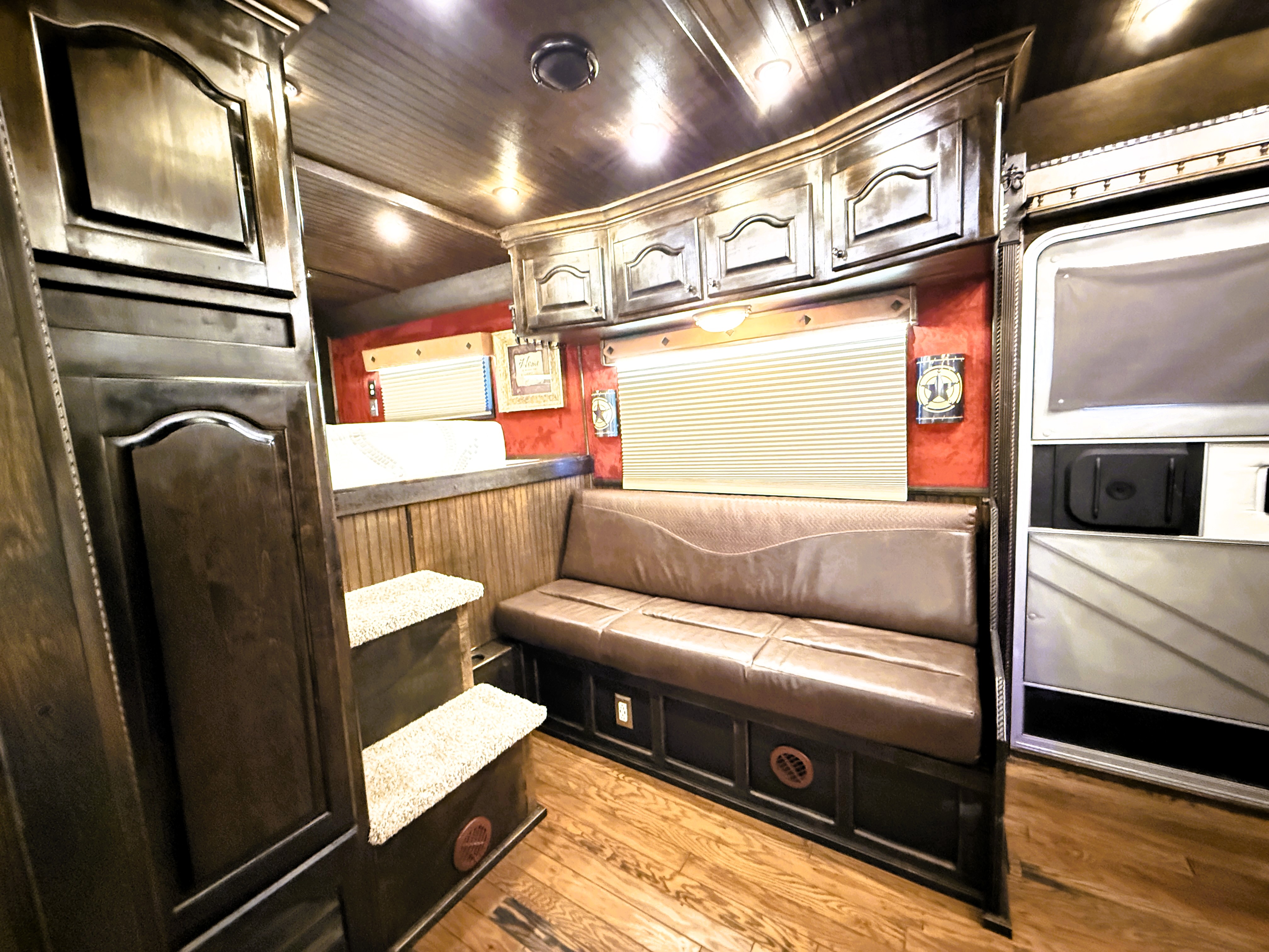 2006 Platinum 4HLQ Living Quarters