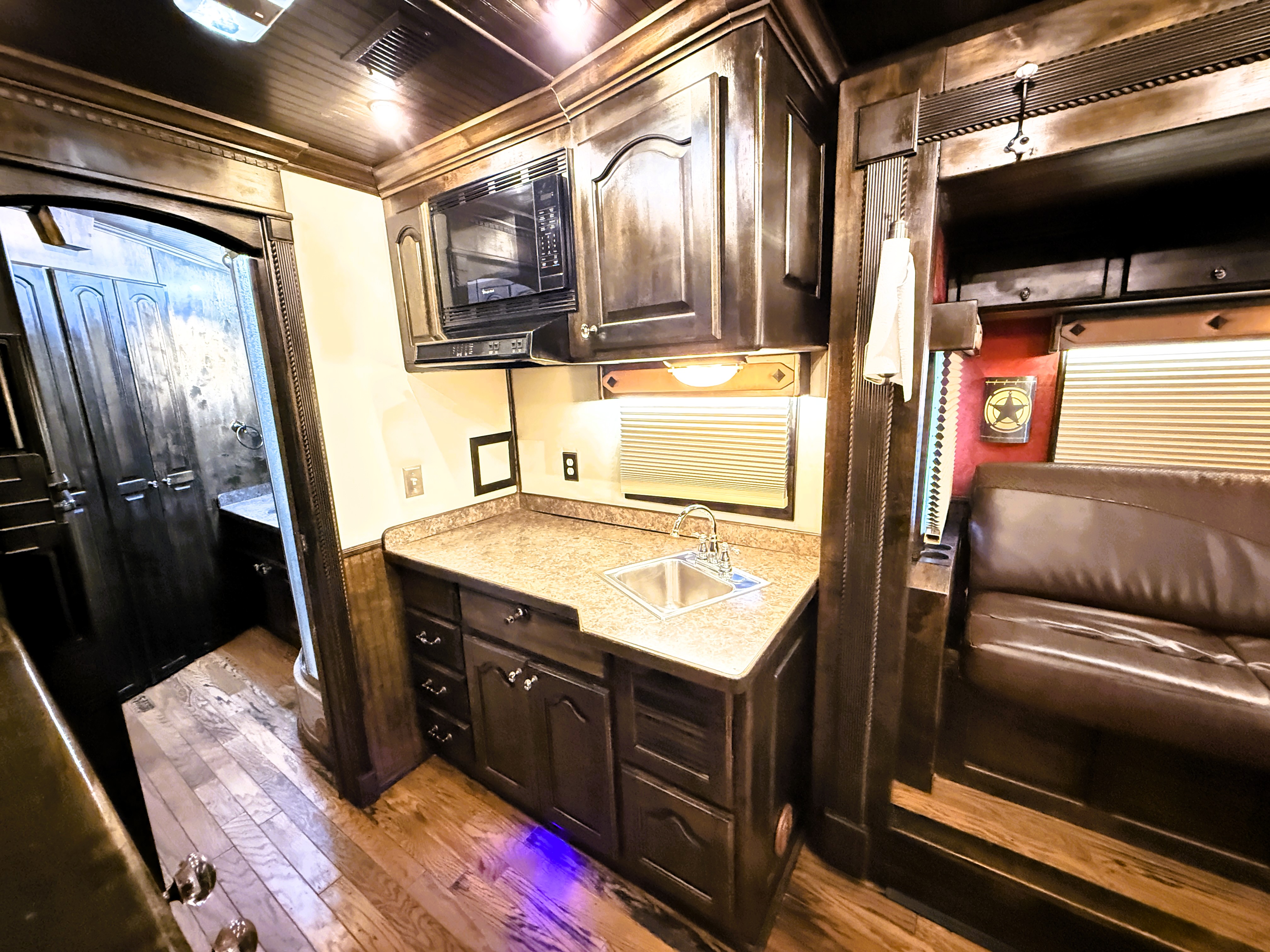 2006 Platinum 4HLQ Living Quarters