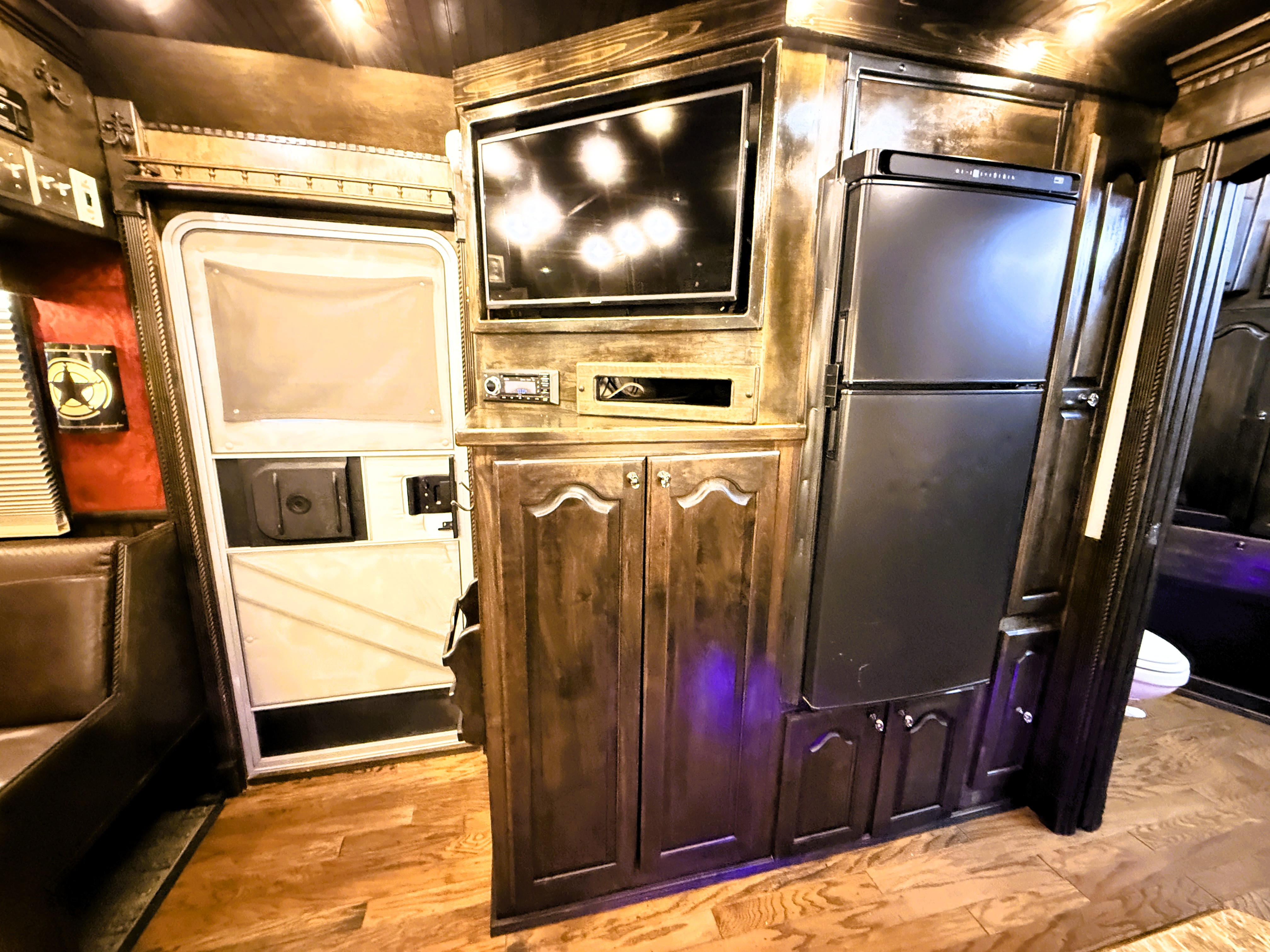 2006 Platinum 4HLQ Living Quarters