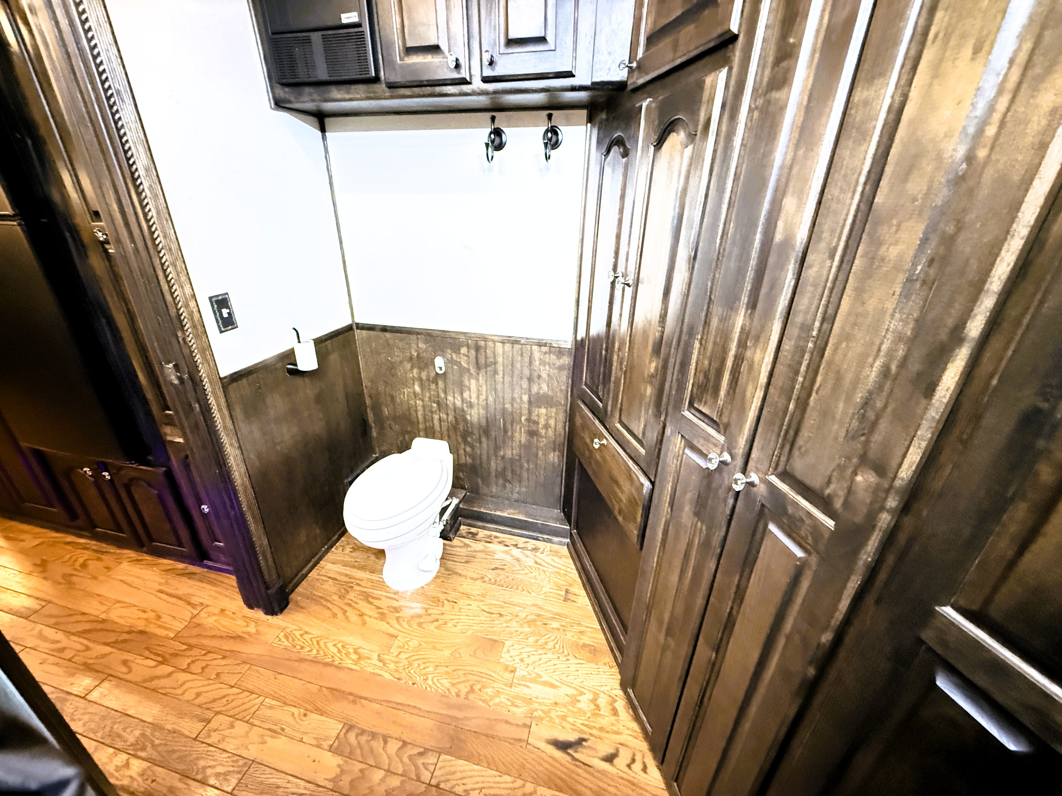 2006 Platinum 4HLQ Living Quarters