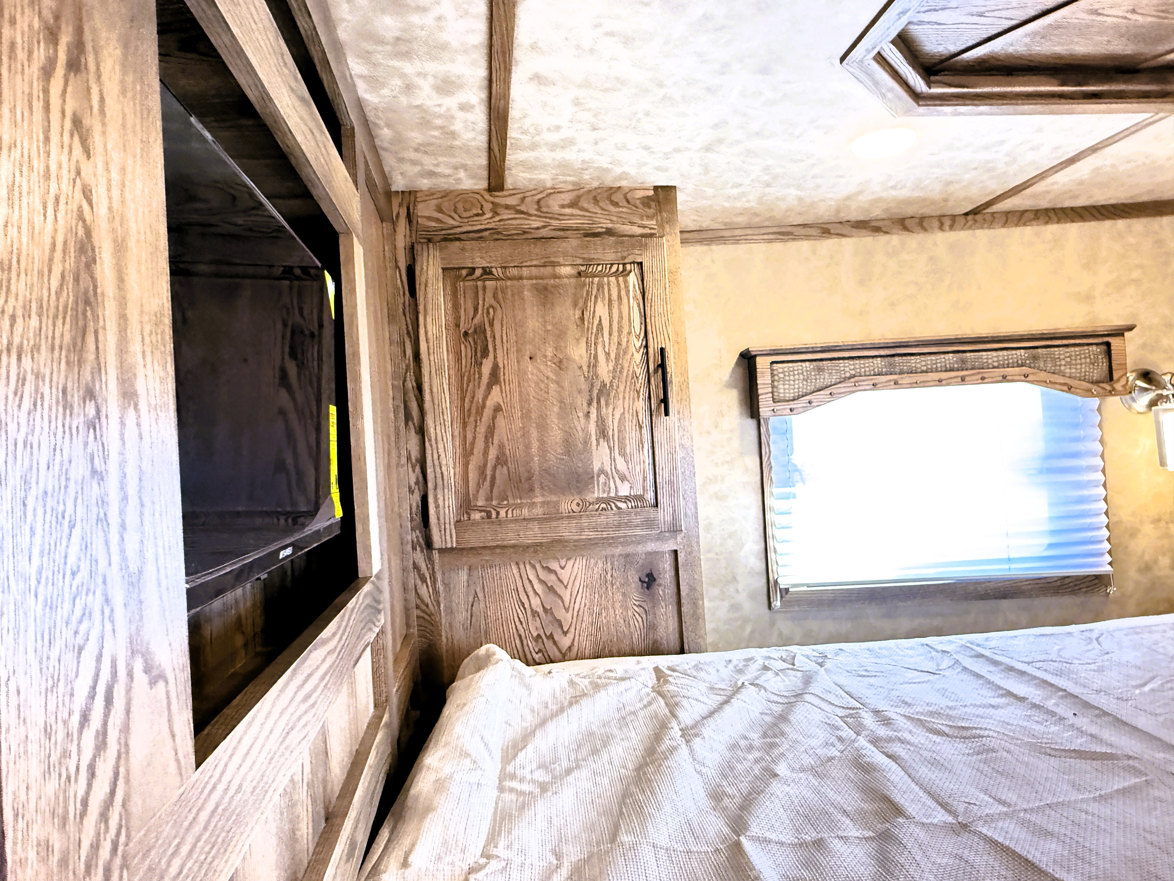2027 Lakota IN8519TBB Living Quarters