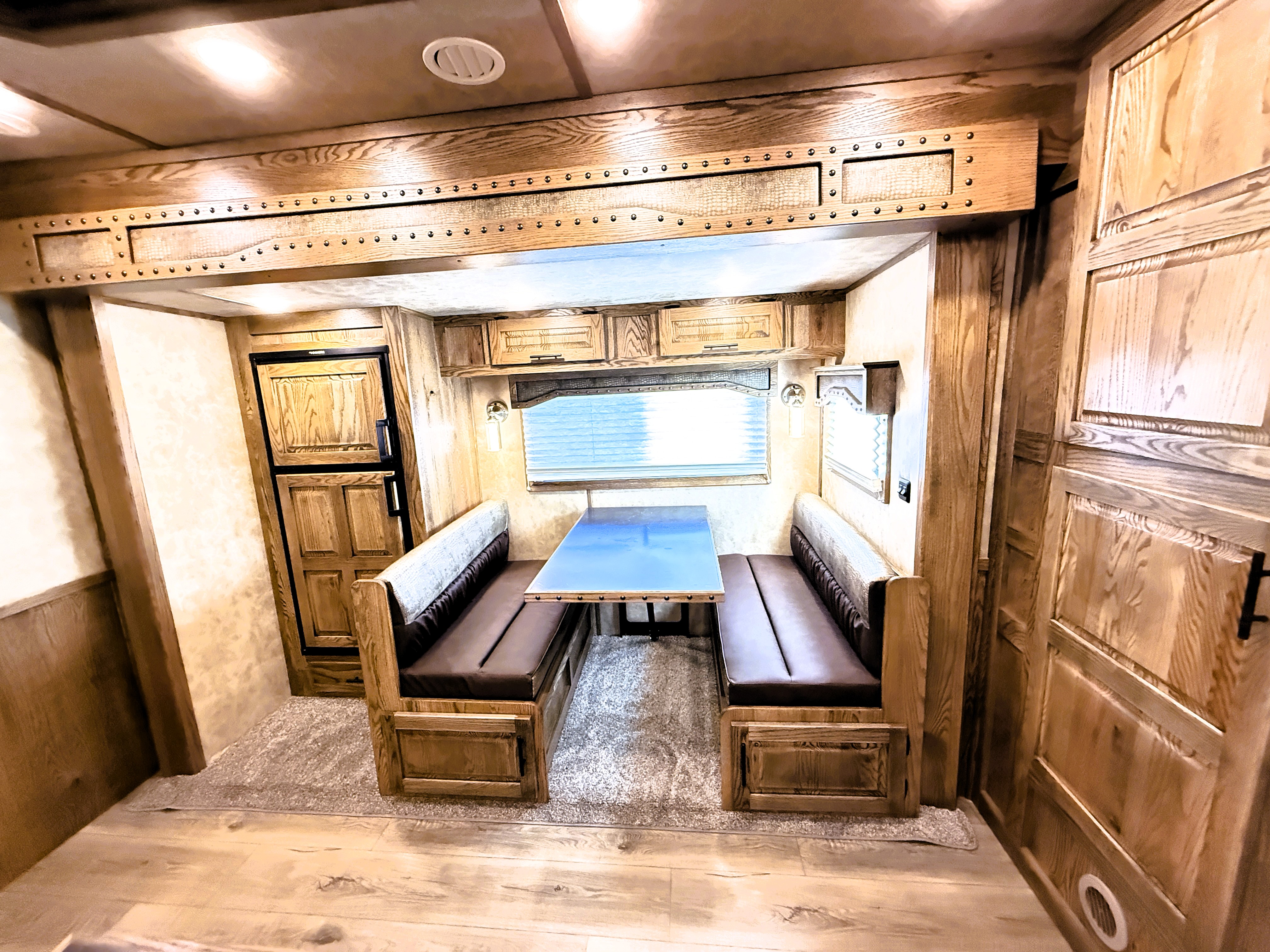 2027 Lakota IN8519TBB Living Quarters