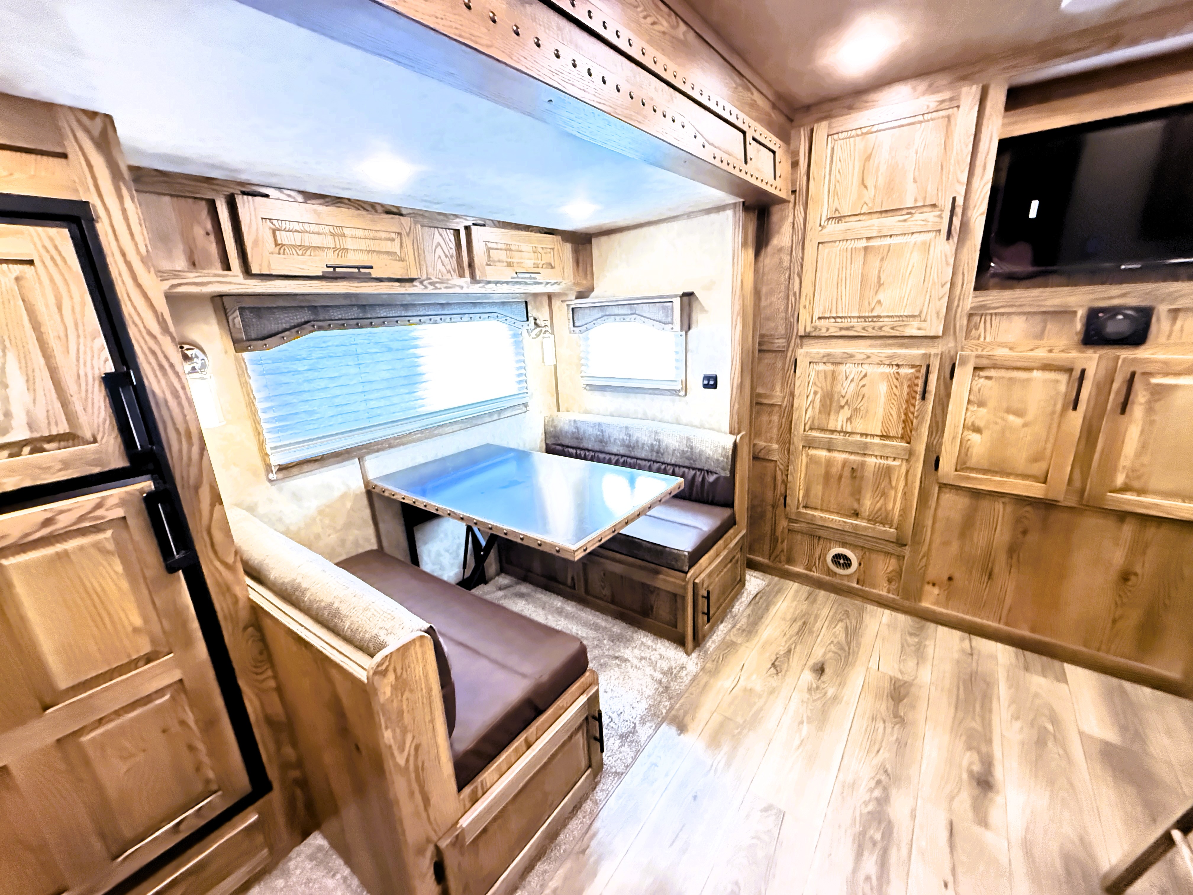 2027 Lakota IN8519TBB Living Quarters