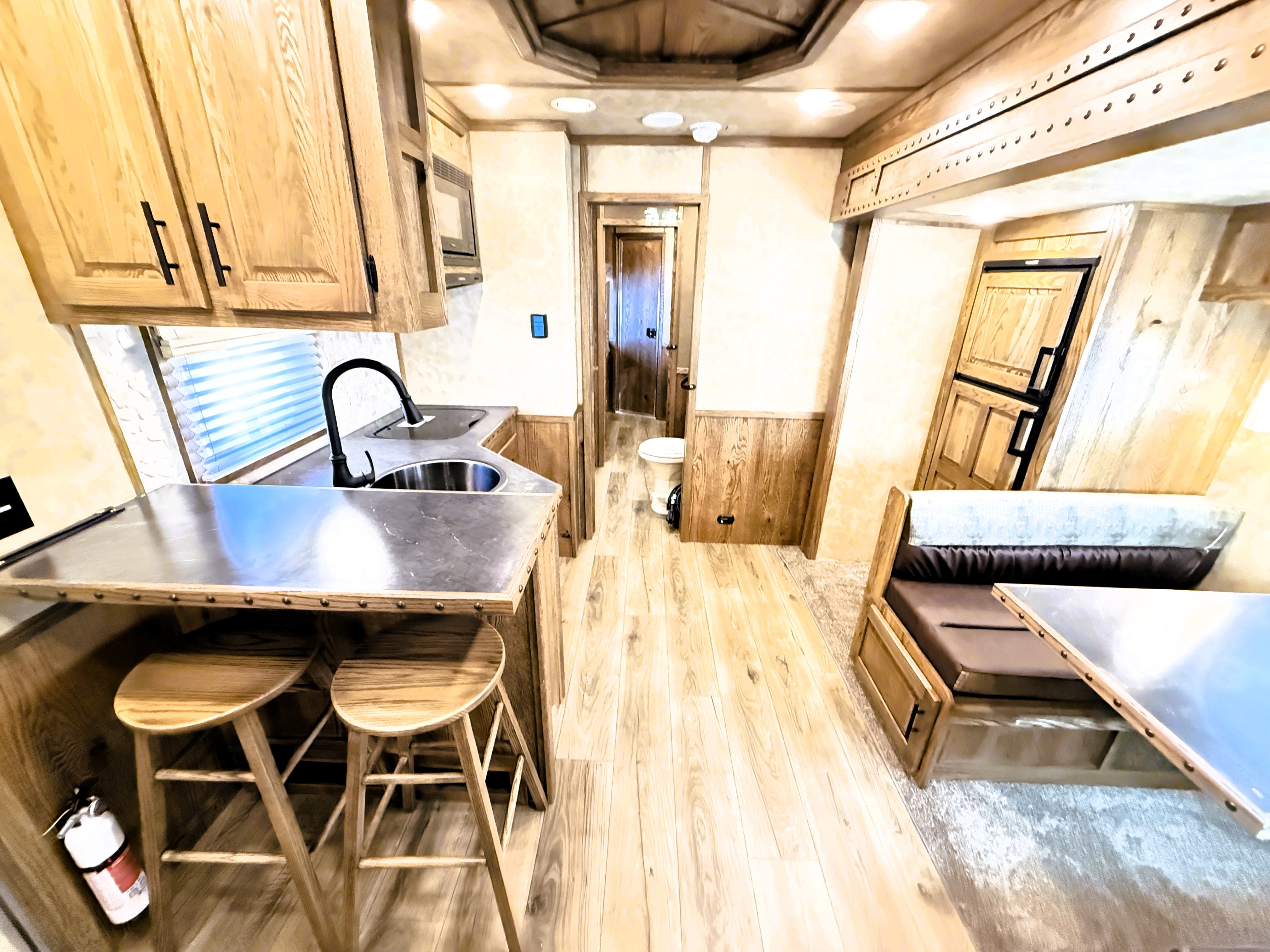 2027 Lakota IN8519TBB Living Quarters