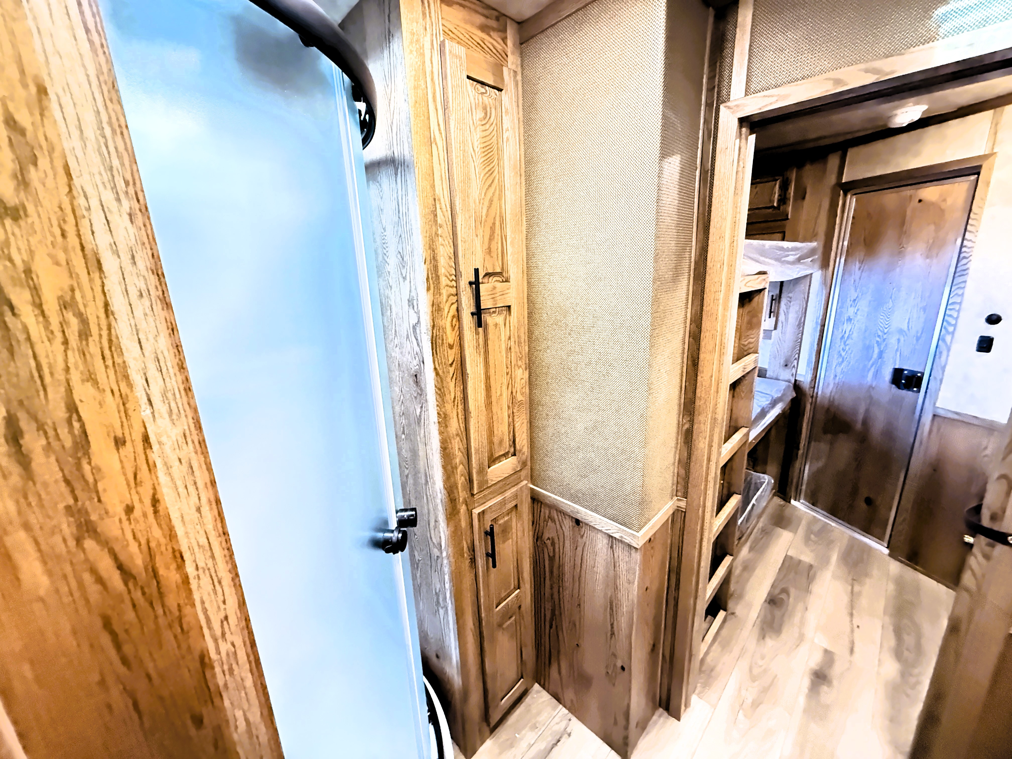 2027 Lakota IN8519TBB Living Quarters