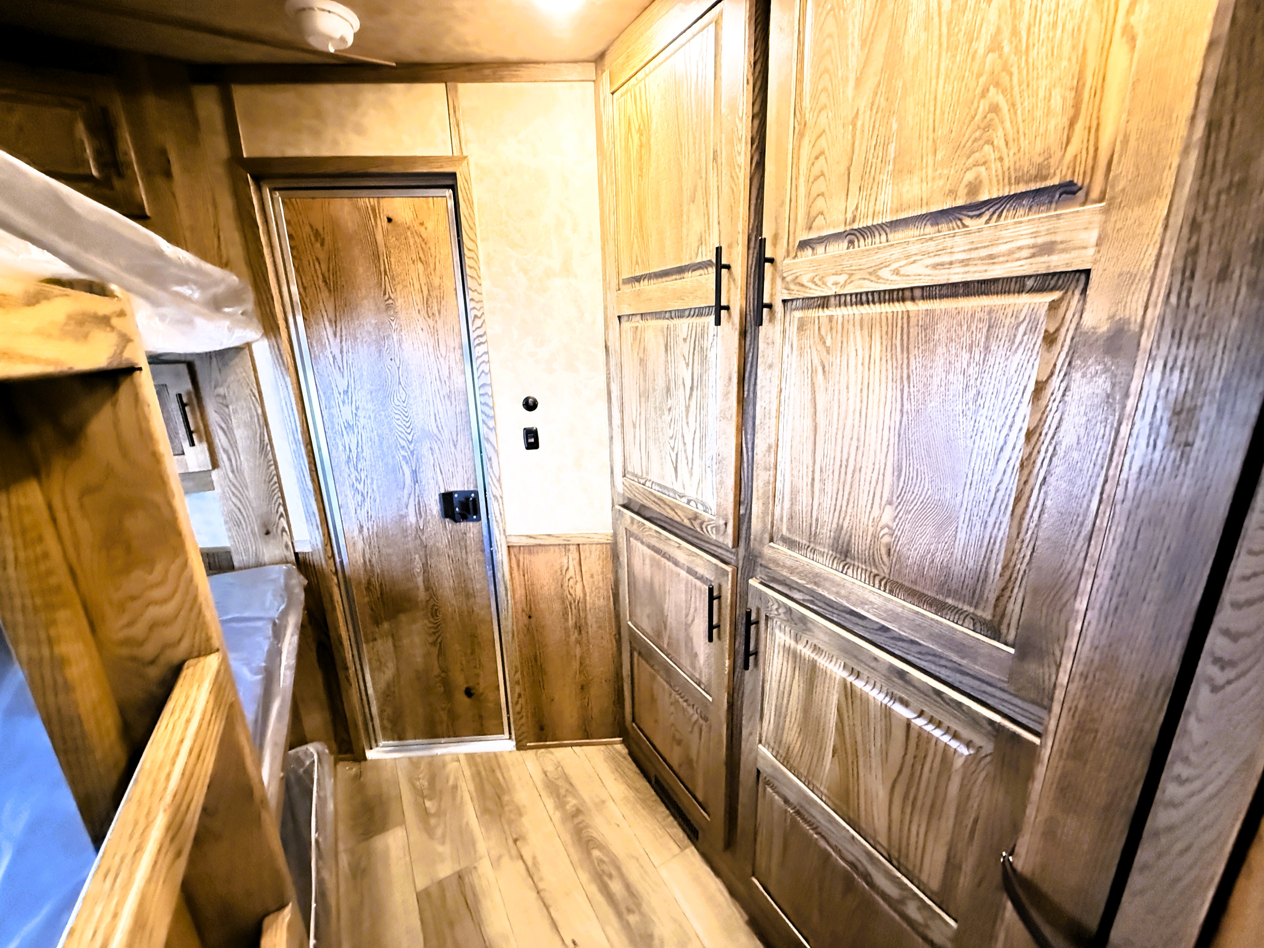 2027 Lakota IN8519TBB Living Quarters
