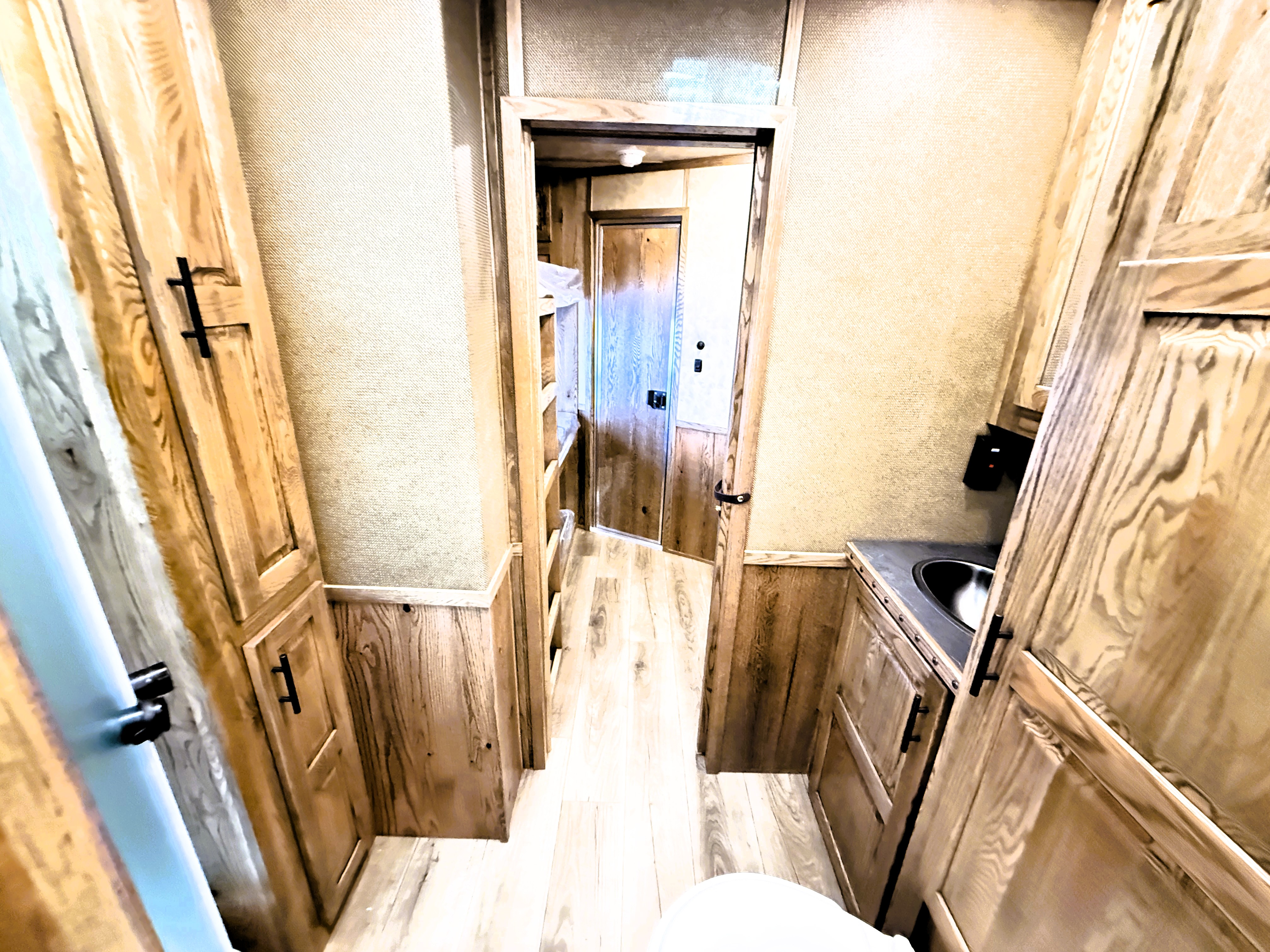 2027 Lakota IN8519TBB Living Quarters